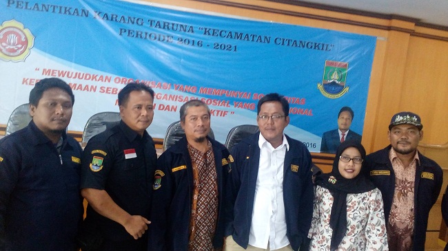 Pengurus Karang Taruna Kecamatan Citangkil Foto Bersama Usai Pelantikan Pengurus. (Foto, Bidik, Banten)