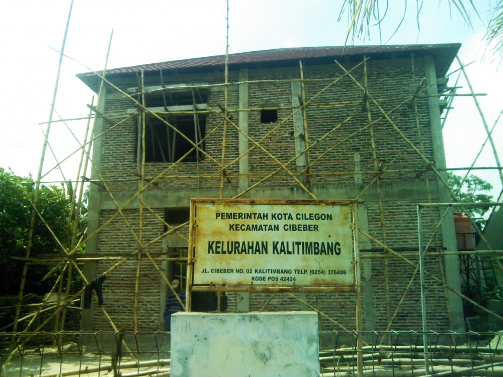 Pembangunan Dua Gedung Kelurahan Di Kecamatan Cibeber Mangkrak Dua Tahun 1 IMG_20131029_130340