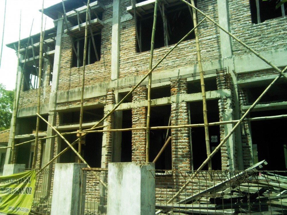 Pembangunan Dua Gedung Kelurahan Di Kecamatan Cibeber Mangkrak Dua Tahun 3 IMG_20131029_130411