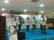 Sambil menunggu berbuka puasa, dompet dhuafa menyajikan tampilan Nasyid dari pesantren Adz-Zikra