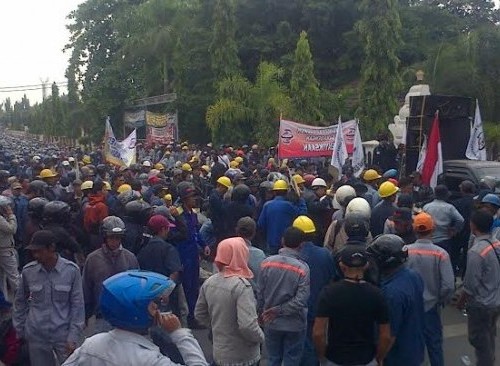 Terancam Dirumahkan, Ribuah Buruh PT KS Kembali Datangi Pemkot 1 buruh ks demo