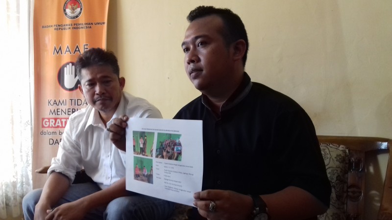 Kampanye Di Tempat Ibadah, Petahana Dilaporkan Ke Bawaslu 1 Tim Advokasi Pasangan WH-Andika melaporkan Petahana Ke Bawaslu Terkait Pelanggaran Kampanye. (Foto, BidikBanten)