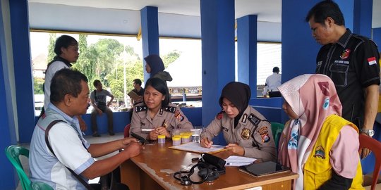 jelang-libur-akhir-tahun-polres-serang-kota-dinkes-cek-urin-sopir-bus