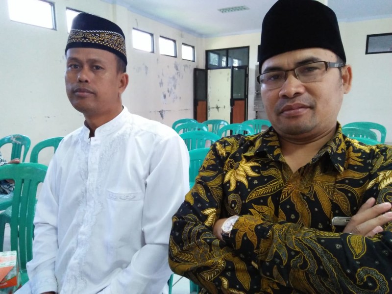 Ribuan Guru Madrasah se kota Cilegon Belum Terima Honor Selama 7 Bulan 1 Ahmad Jajuli selalu ketua forum Guru Madrasah Kecamatan Cibeber dan Haji Jawadi selaku kepala Madrasah
