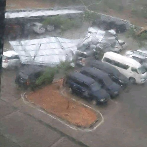 Hujan Angin Puting beliung Tumbangkan Pepohonan Menimpa Mobil hingga Ringsek 2 FB_IMG_15736476013610653