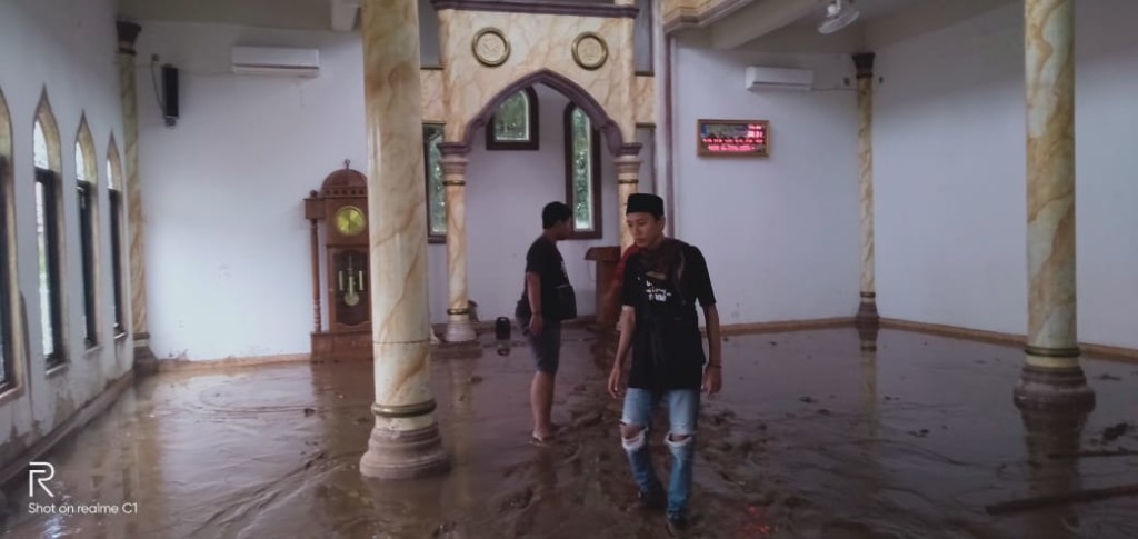 HMI Galang Dana dan Bantu Korban Banjir, Walikota Diminta Buka Mata 1 IMG-20200506-WA0088