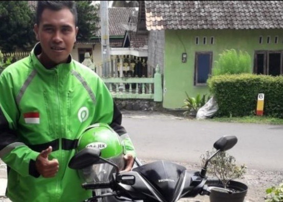Demi Dapur Tetap Ngebul, Kiper Cilegon United Jadi Driver Ojol 2 Screenshot_20200430_051653-553x394