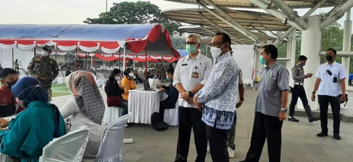 Walikota Cilegon Pantau Pelaksanaan Vaksin Massal di Alun-alun Hari ini 1 FB_IMG_1623899580292