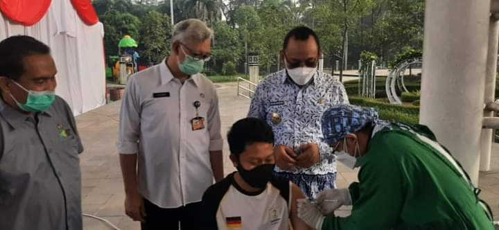 Walikota Cilegon Pantau Pelaksanaan Vaksin Massal di Alun-alun Hari ini 2 FB_IMG_1623900111040