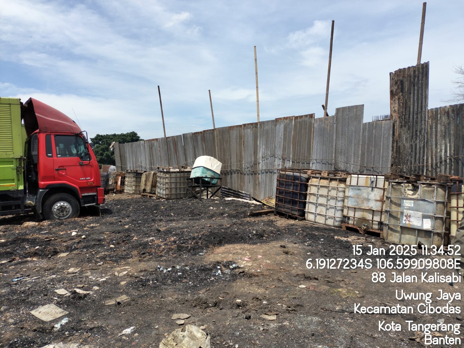 48927dlh kota tangerang segel perusahaan nakal kelola sampah b3 di uwung jaya 489271