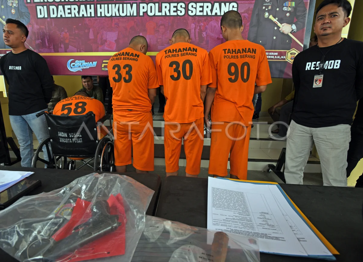 penangkapan kawanan begal sepeda motor bersenjata api 19q0u dom