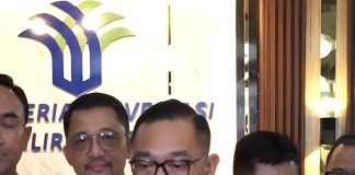 Perwakilan Kementerian Investasi memberi keterangan usai membahas insiden Chandra Asri Alkali di Cilegon