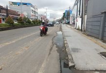 Jalan protokol di Cilegon kotor karena truk proyek Kantor Dinas Perpustakaan