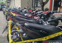 Truk pembawa motor bodong diamankan Lanal Banten di Pelabuhan Merak