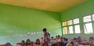 guru SD dipecat, korupsi bantuan, Pulau Kangean, honorer Sumenep, LSM, pemecatan sepihak