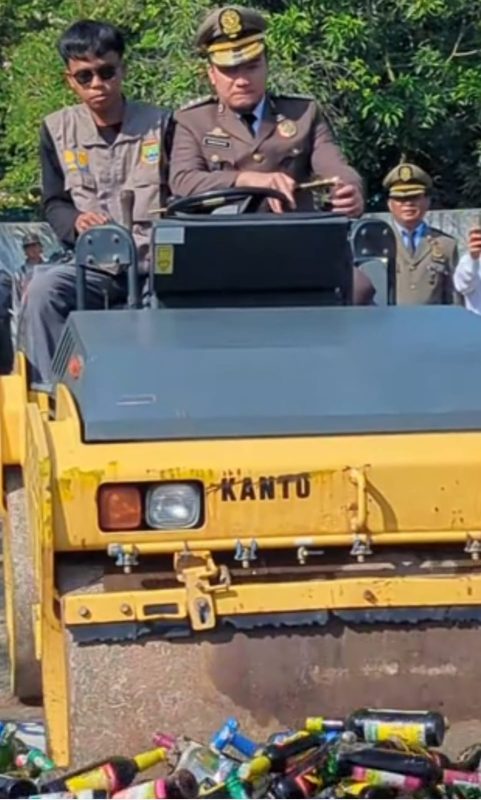 Pemusnahan miras oleh Pemkot Cilegon disorot karena hanya menyasar pedagang kecil