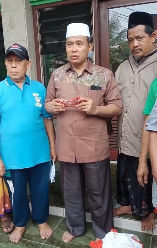 "Tulisan nama pengurban muncul di paru-paru sapi kurban, viral di TikTok"
Title attribute: "Keajaiban Kurban 2025: Tulisan Nama di Paru-Paru Sapi Viral
