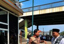 Wali Kota Cilegon Robinsar saat sidak Masjid Agung, menegaskan infak parkir tidak boleh dipaksakan
