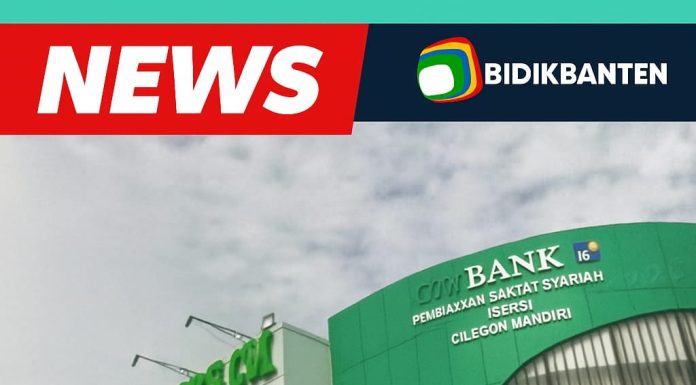 Gedung BPRS Cilegon Mandiri dengan headline berita tentang seleksi direksi dan sorotan publik terhadap transparansi serta kondisi keuangan bank.