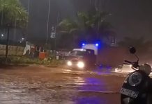 Banjir merendam kawasan Sukajadi dan Lingkar Selatan PCI Cilegon setelah diguyur hujan deras disertai petir dan guntur.