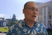 Kepala Diskominfo Cilegon Agus Zulkarnaen melarang pegawai live medsos saat jam kerja