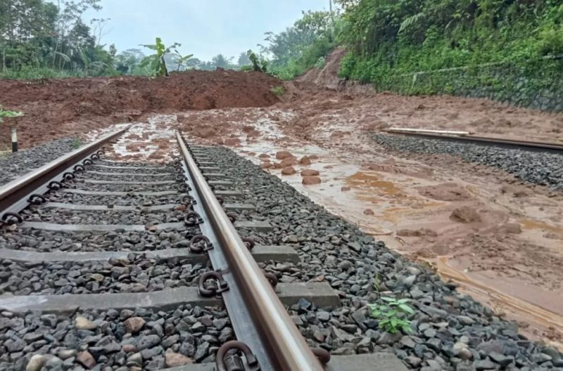 Longsor Ganggu Jalur KRL Tanah Abang–Rangkasbitung, Perjalanan Terpaksa Dipangkas 1 IMG 20260123 WA0061