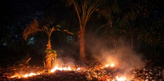 Warga Rawa Arum Geram! Pembakaran Sampah Diduga Ilegal Picu Protes, RT Disorot “Tutup Mata”